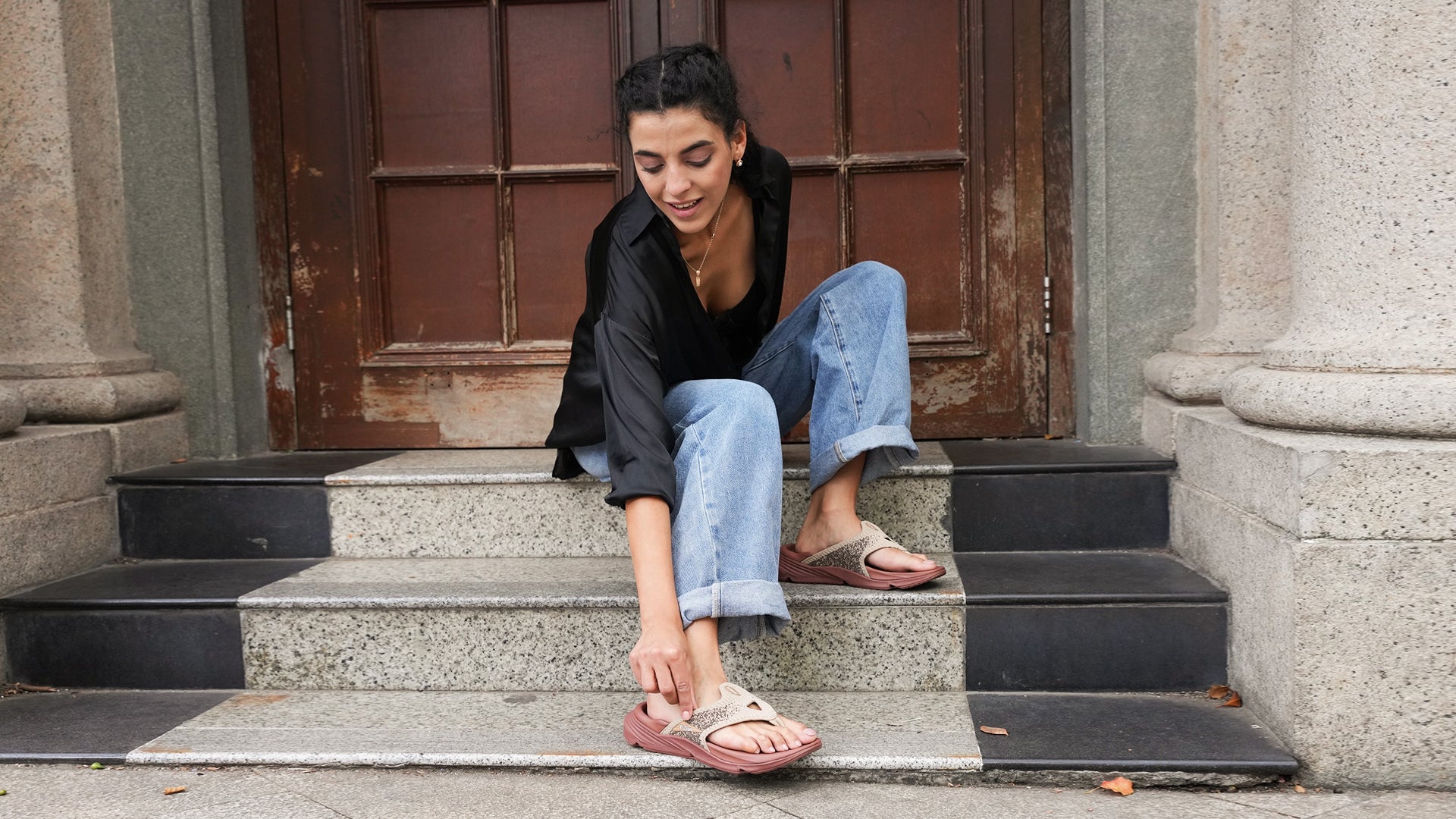 flip flops for wide feet